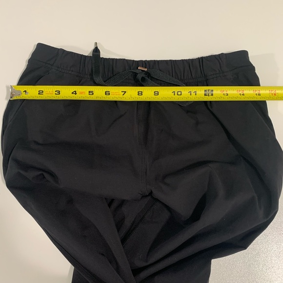 Lululemon pants size 4. - Picture 6 of 8